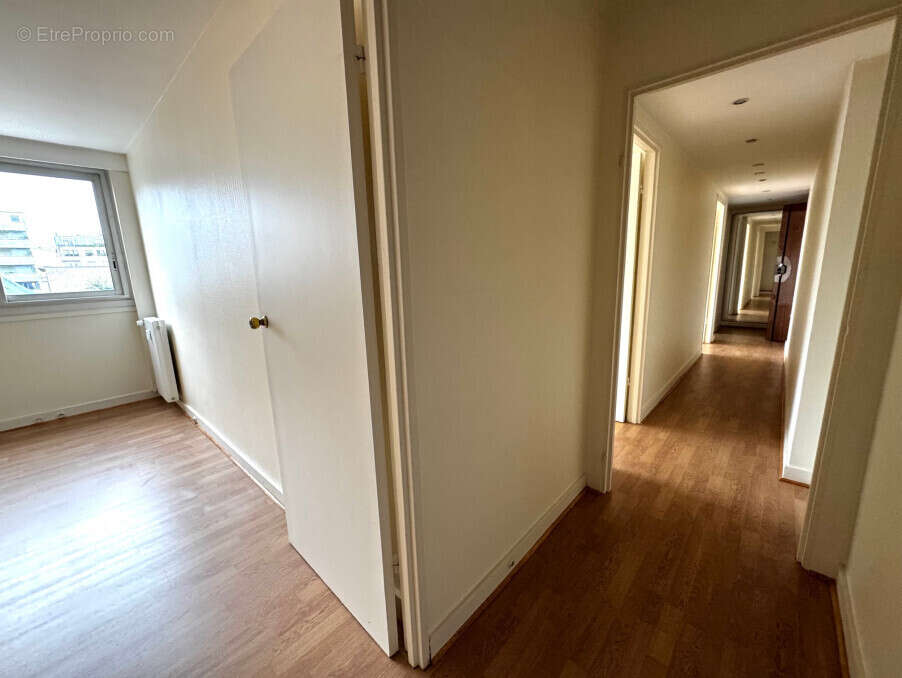 Appartement à PARIS-14E