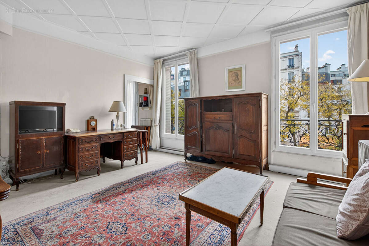 Appartement à PARIS-16E