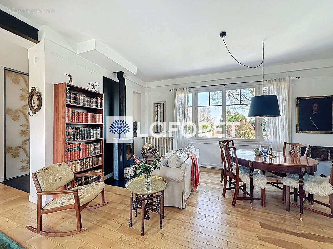 Maison à SAINT-NOM-LA-BRETECHE