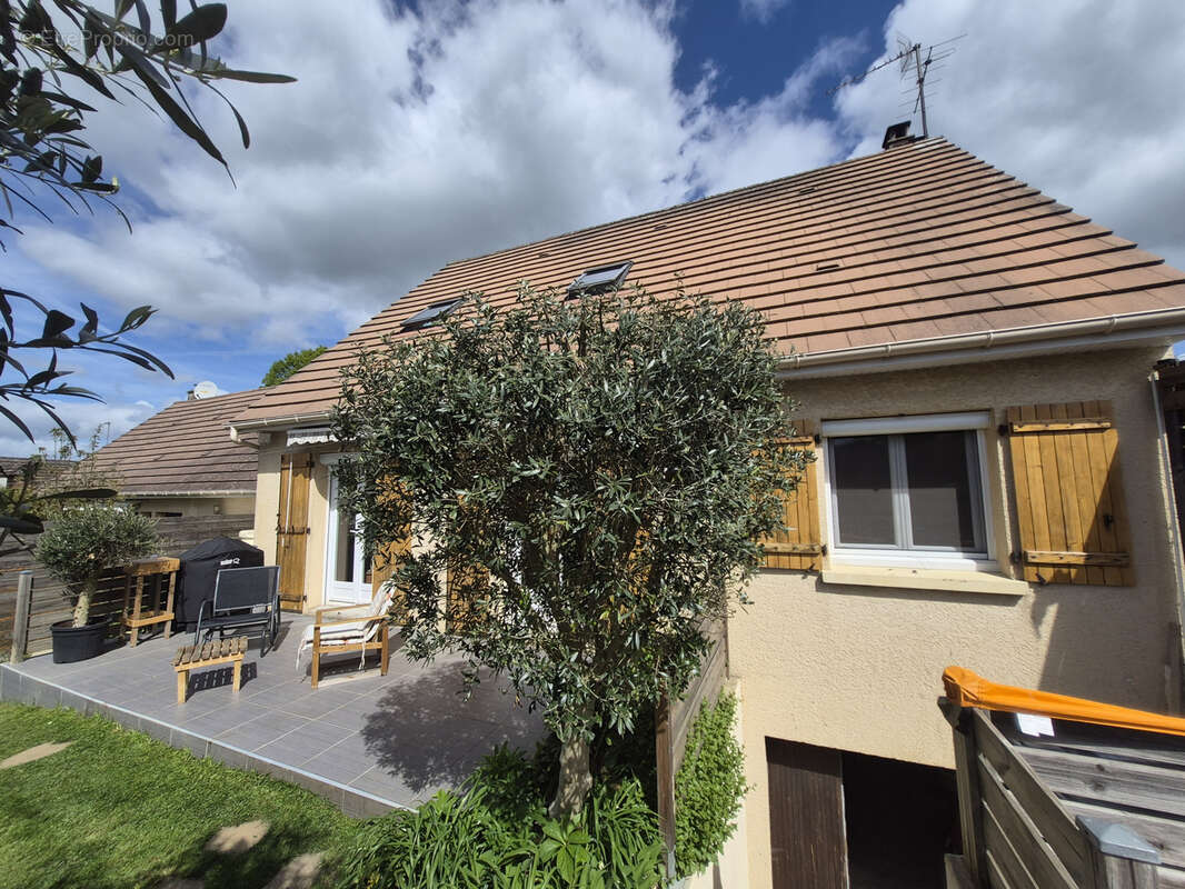Maison à LA QUEUE-LES-YVELINES