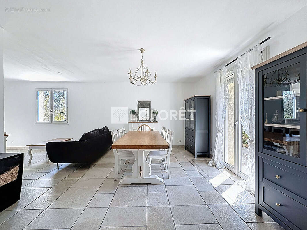 Maison à SAINT-JEAN-DE-THURIGNEUX