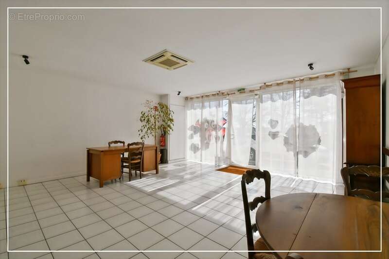 Investissement locatif ou implantation professionnelle : une opportunité à saisir ! à vendre CULAN (18) - photo 4