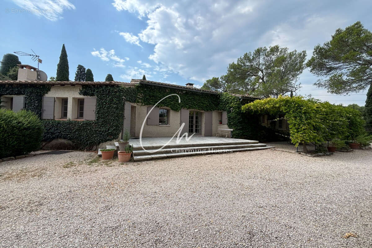 Maison 290 m² à Boulbon  - photo 7