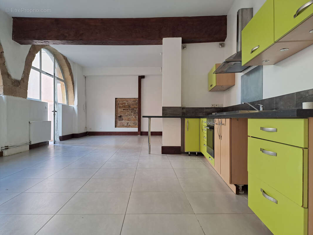 Appartement à FONTAINES-SAINT-MARTIN