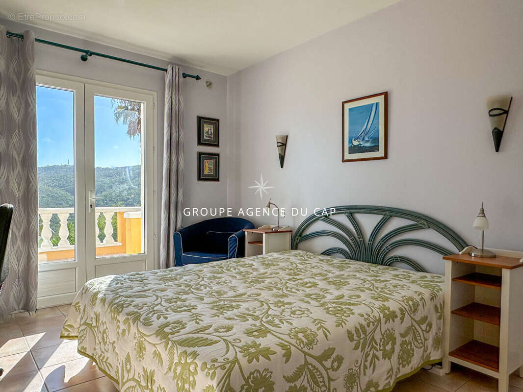 Villa vue mer 177m² 7 pièces avec 4 chambres piscine garage et car port,  aux issambres - photo 16