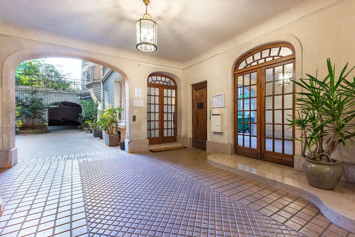 Appartement à PARIS-14E