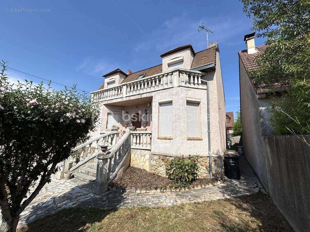 Maison individuelle de caractère – 130 m² – Savigny-sur-Orge (Quartier Cherchefeuilles) - photo 2