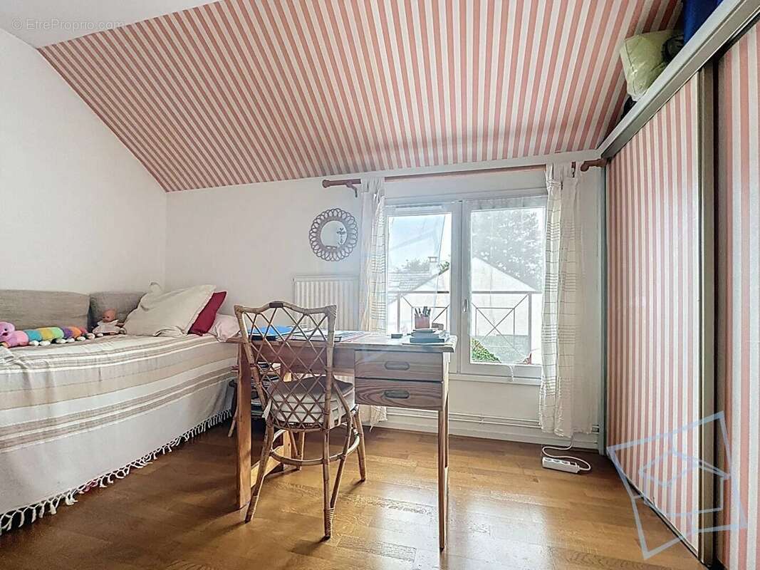 Maison Voisins Le Bretonneux 5 pièce(s) 103 m2 - photo 8