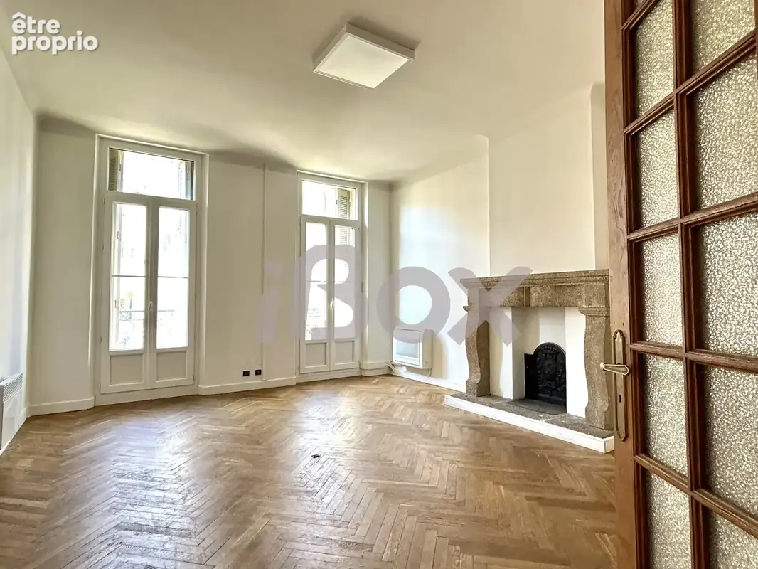 Toulon haute ville appartement haussmannien lumineux 160m2 ascenseur cave chambre de bonne - photo 4