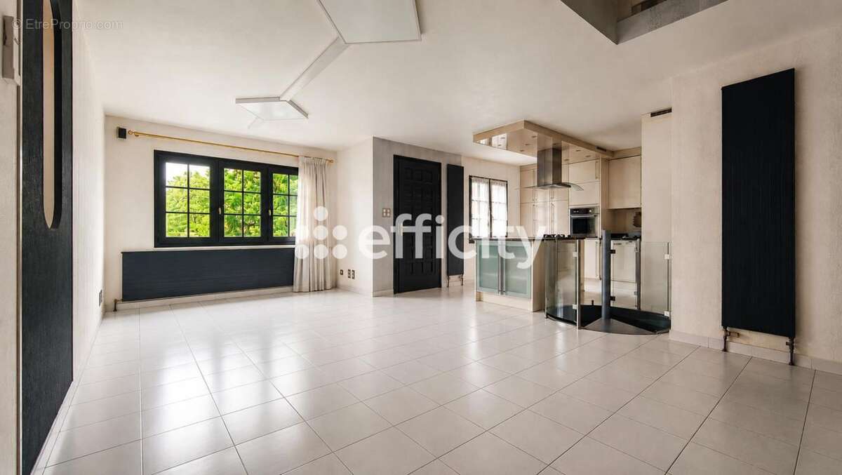 Maison à LYON-8E