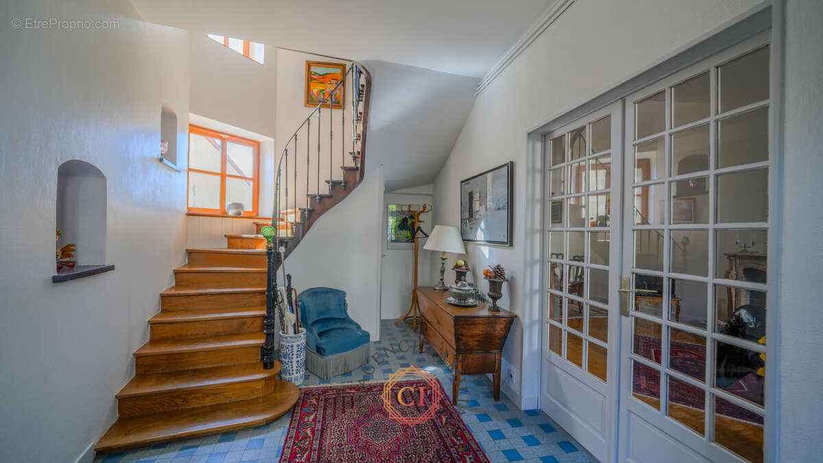 Maison 6 pièces de 150 m2 - photo 2