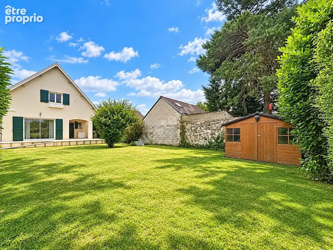 Photo Maison à Saint-Martin-Du-Tertre au prix de 399 000€
