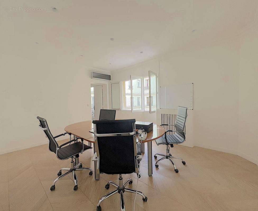Appartement à PARIS-8E
