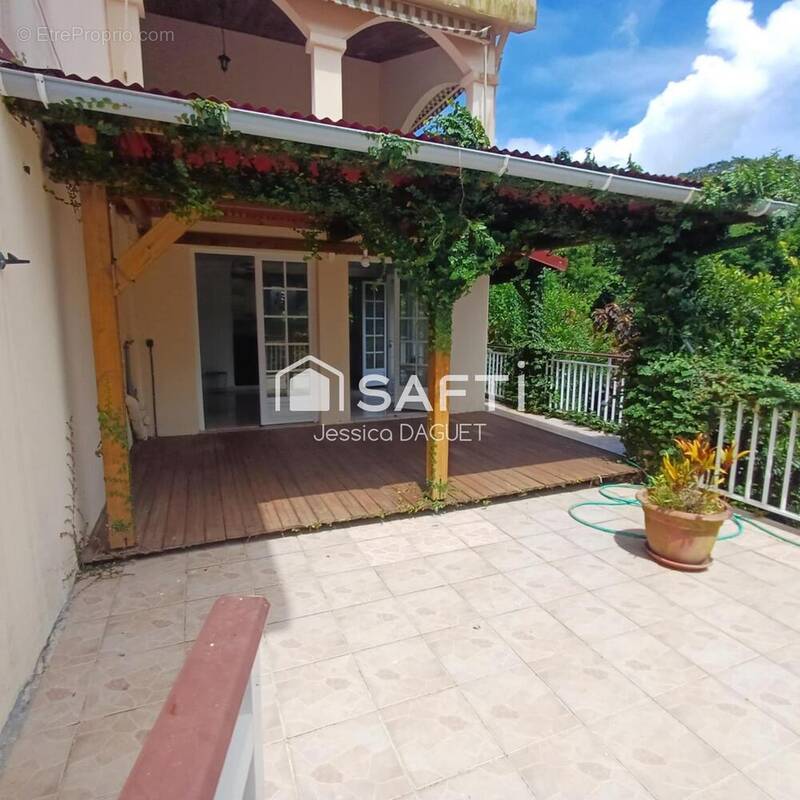 Photo 1 - Maison à SAINT-JOSEPH