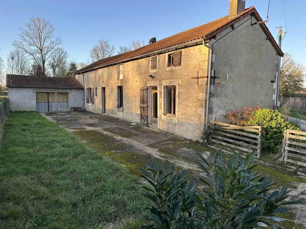 Maison à LA FERRIERE-AIROUX