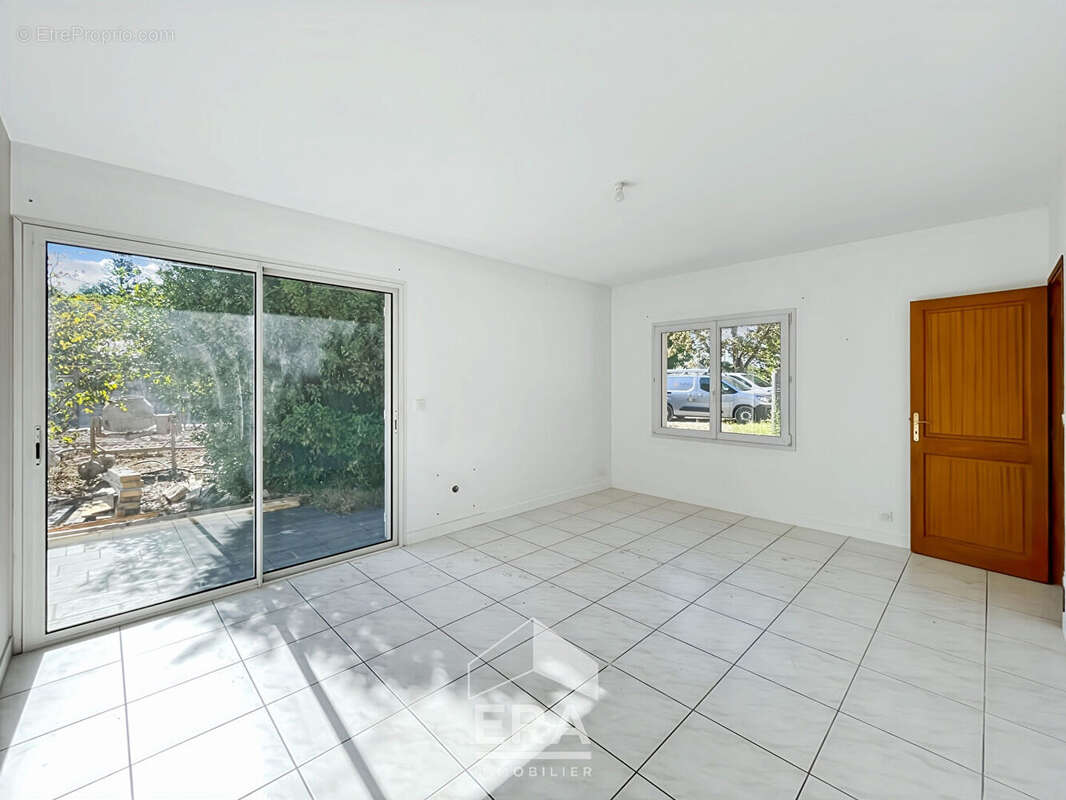 LE TAILLAN MEDOC - 33320 - Proche Blanquefort - Maison de plain-pied 120 m² avec jardin 450m² sans vis-à-vis - photo 11