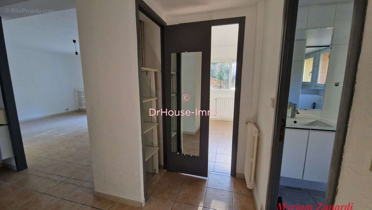 Appartement à MANDELIEU-LA-NAPOULE