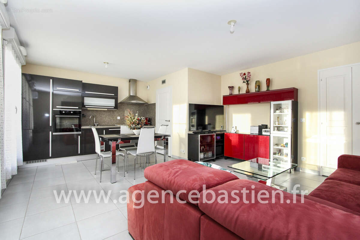 Appartement à THOIRY