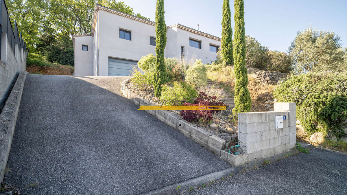 Maison à MONTELIMAR