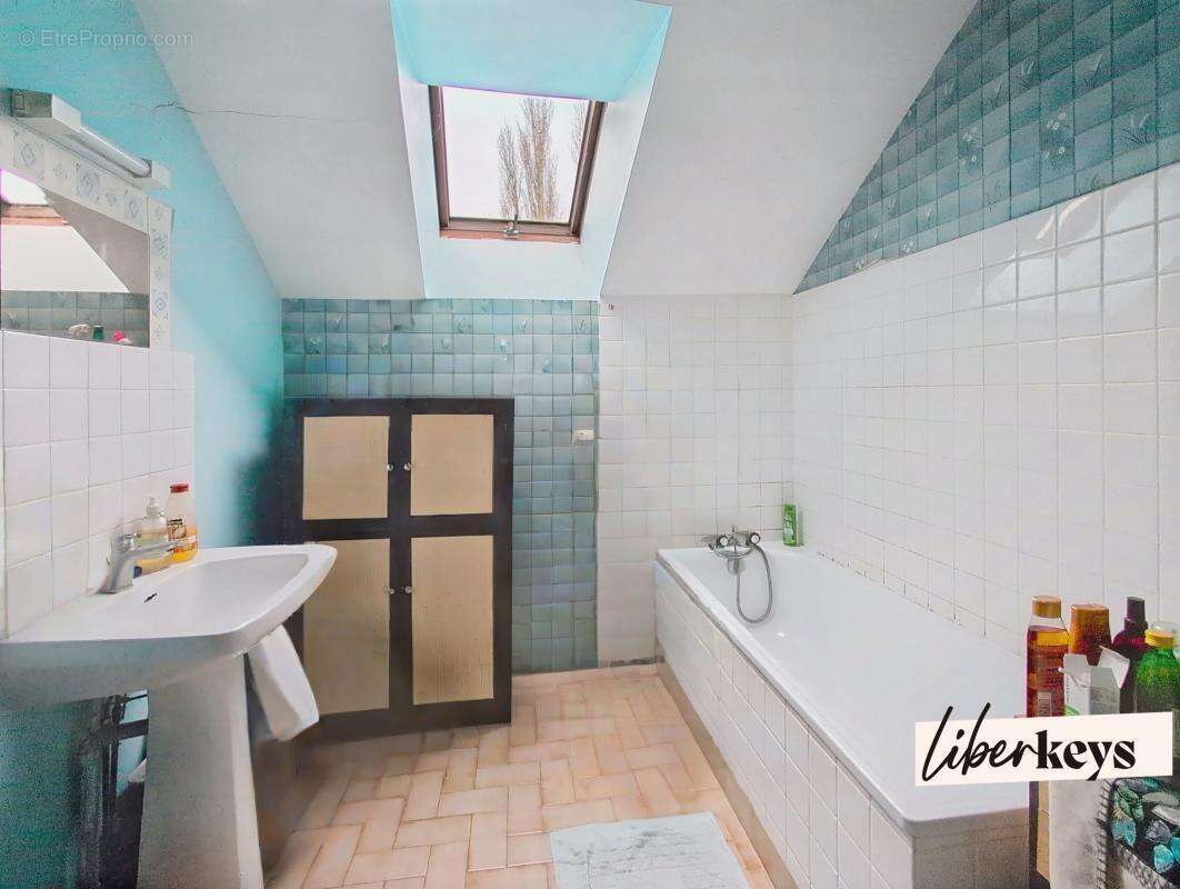 Maison à SAINT-CLEMENT-DES-LEVEES