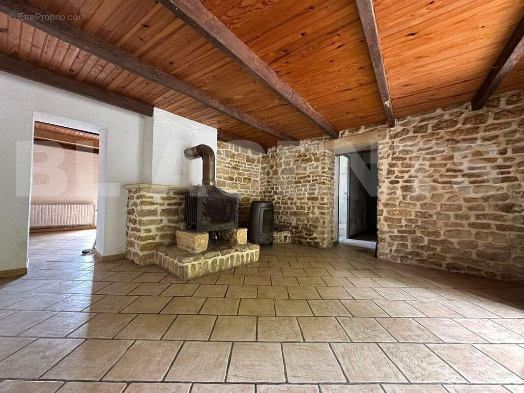 WhatsApp Image 2025-05-28 à 16 - Maison à LINAY