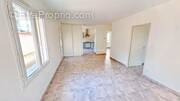Appartement à SAINT-JEAN-DE-BOURNAY