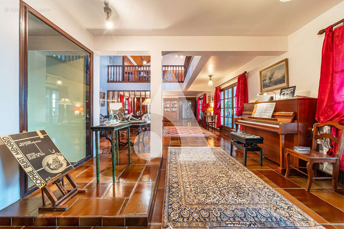 Magnifique propriété de prestige à 220 m d'altitude. - photo 8