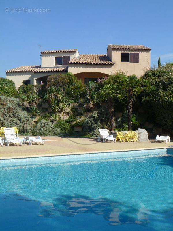 Maison à SAINT-SAUVEUR-DE-CRUZIERES