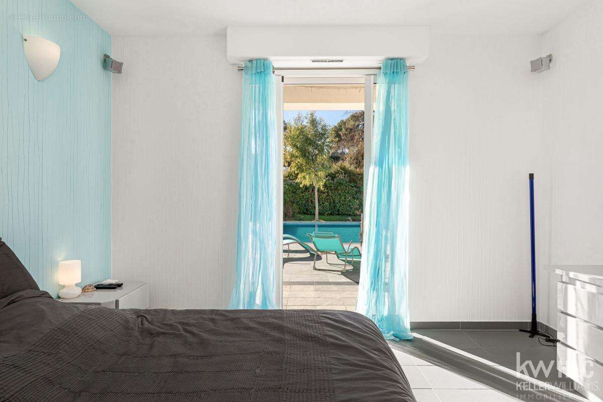 Maison à ROQUEFORT-LES-PINS