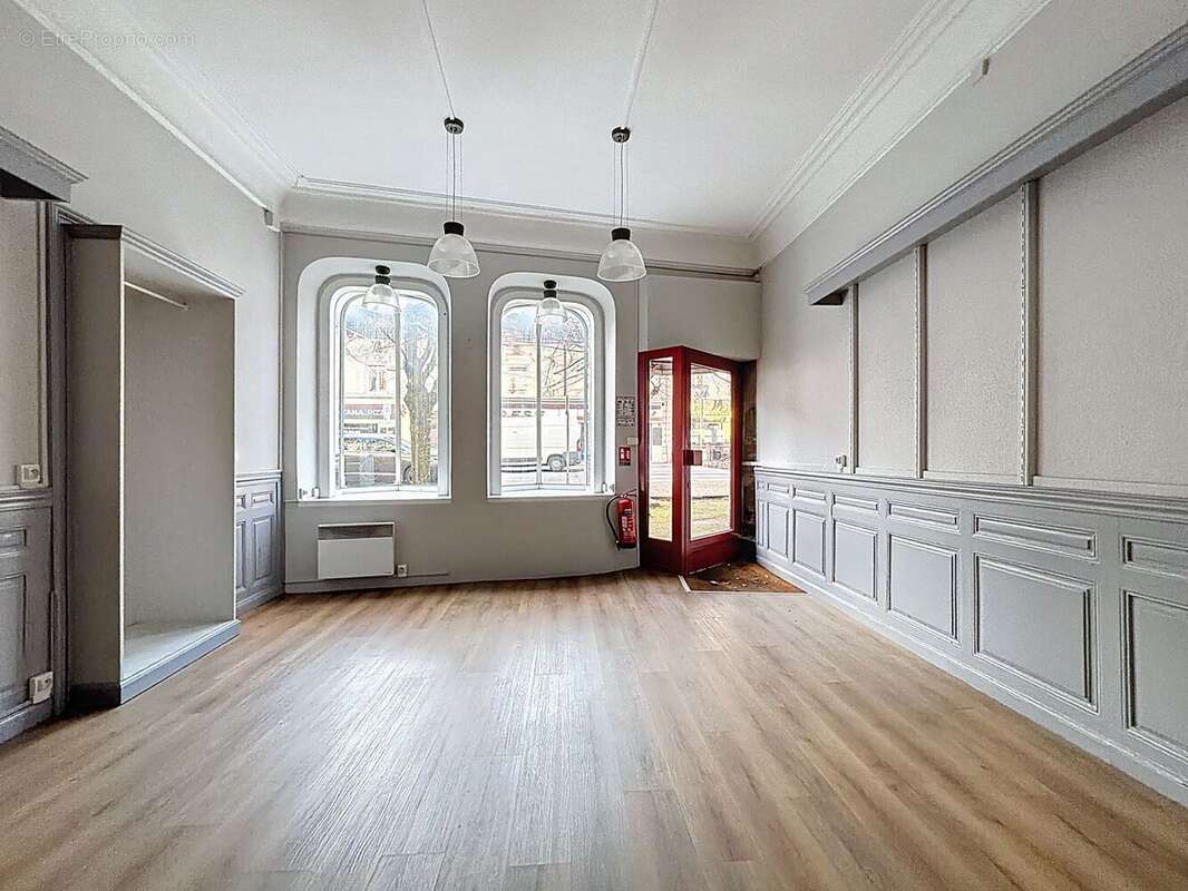 Commerce à LUXEUIL-LES-BAINS