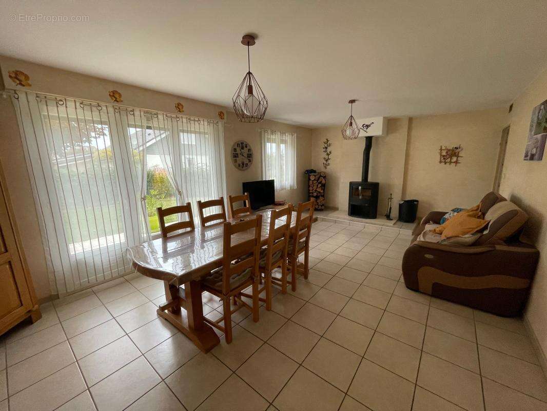 Maison à SAINT-ROMAIN-DE-JALIONAS