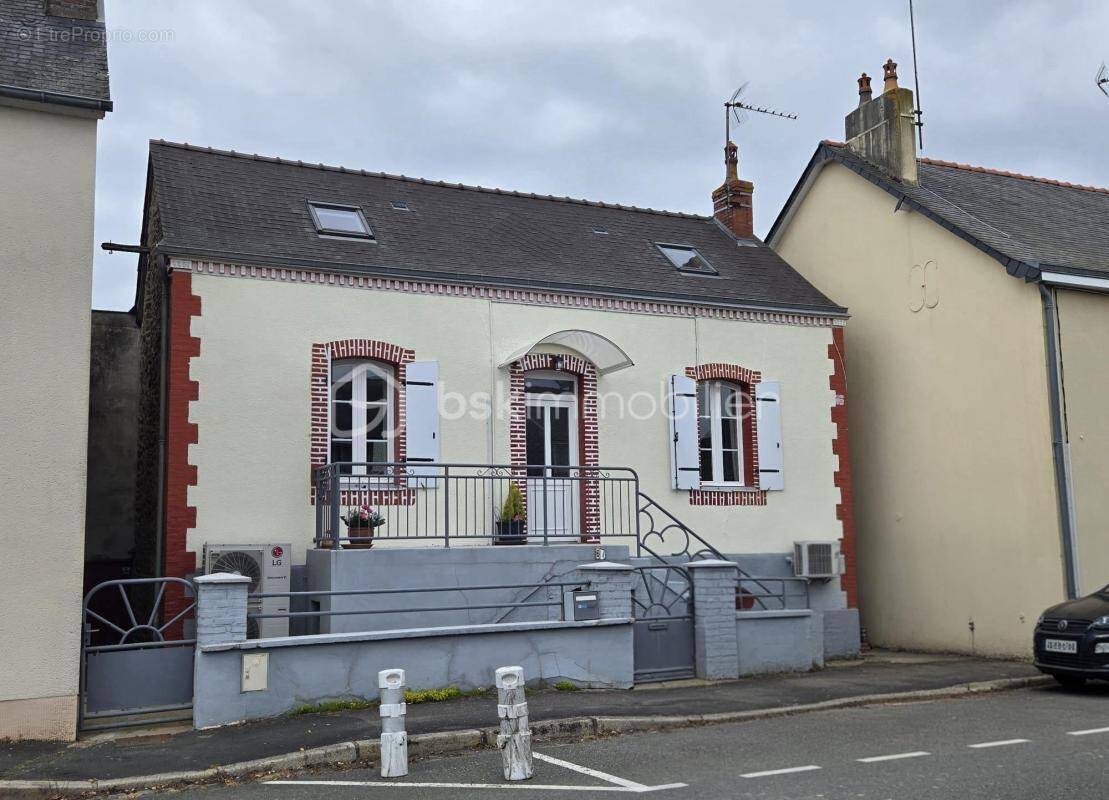 Maison à L'HUISSERIE