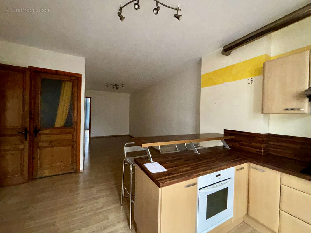 Appartement à LE CHAMBON-FEUGEROLLES