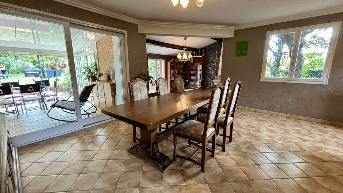 Maison à CHARMES-SUR-RHONE