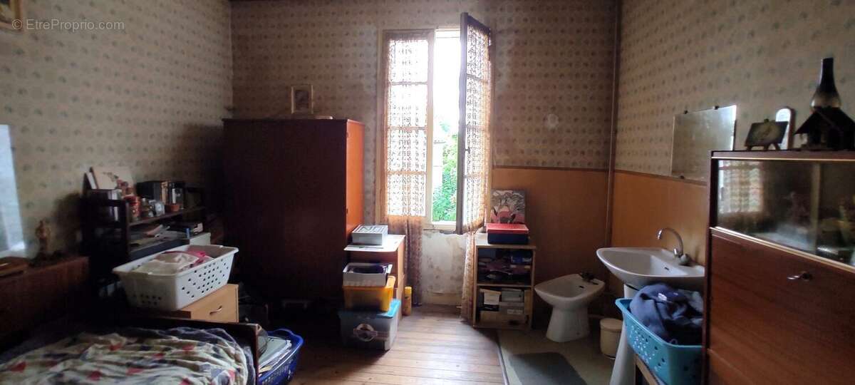 Maison 243 m² à Tesson  - photo 8