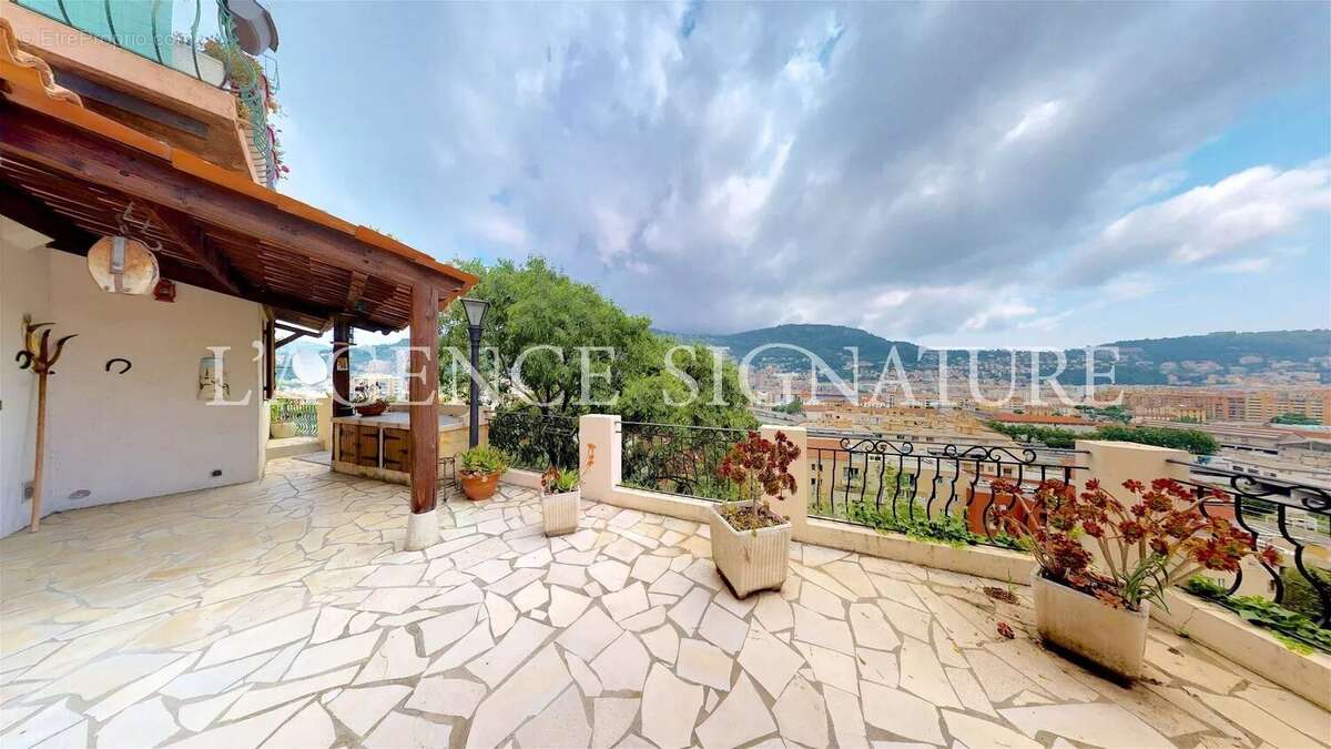 A vendre - nice corniche frere marc - 5 pièces - jardin - terrasse vue panoramique et mer - garage - photo 2