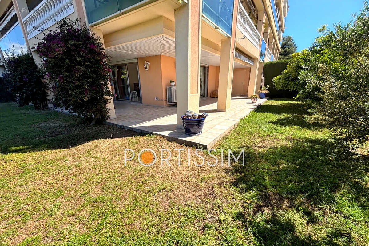 Appartement à SAINT-LAURENT-DU-VAR