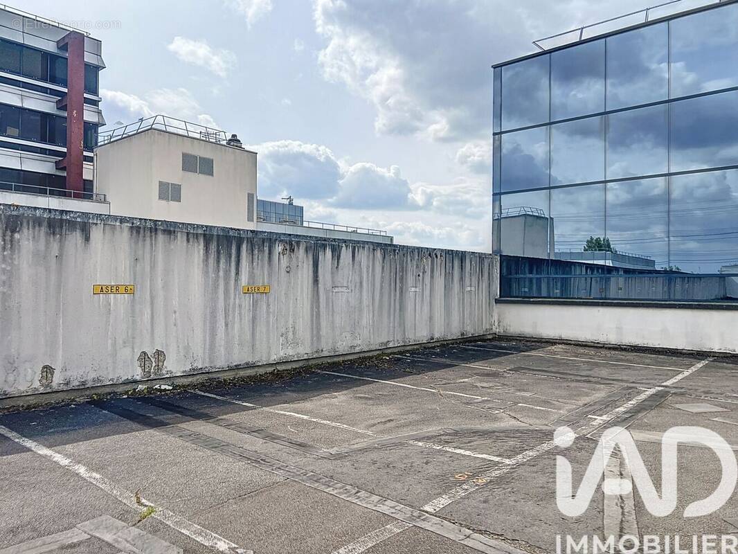 Photo 1 - Parking à CERGY