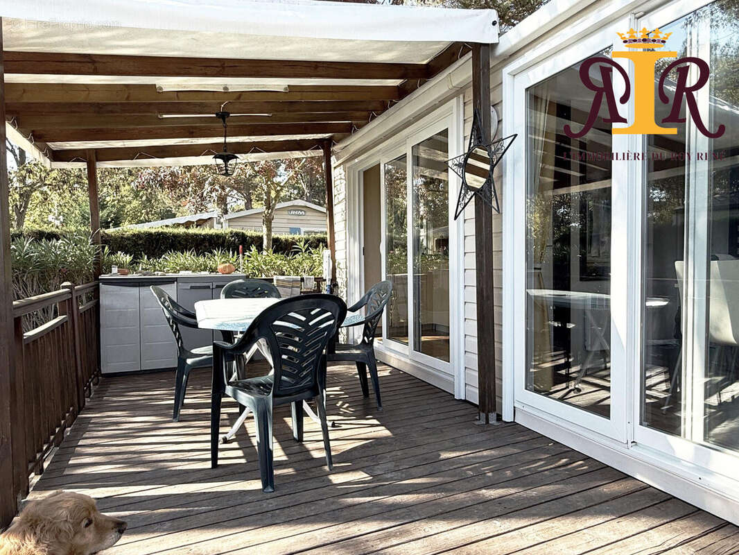 Maison à LA ROQUE-D&#039;ANTHERON