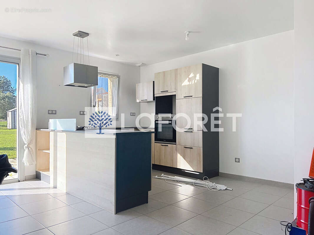 Maison à SAINT-LOUP-LAMAIRE