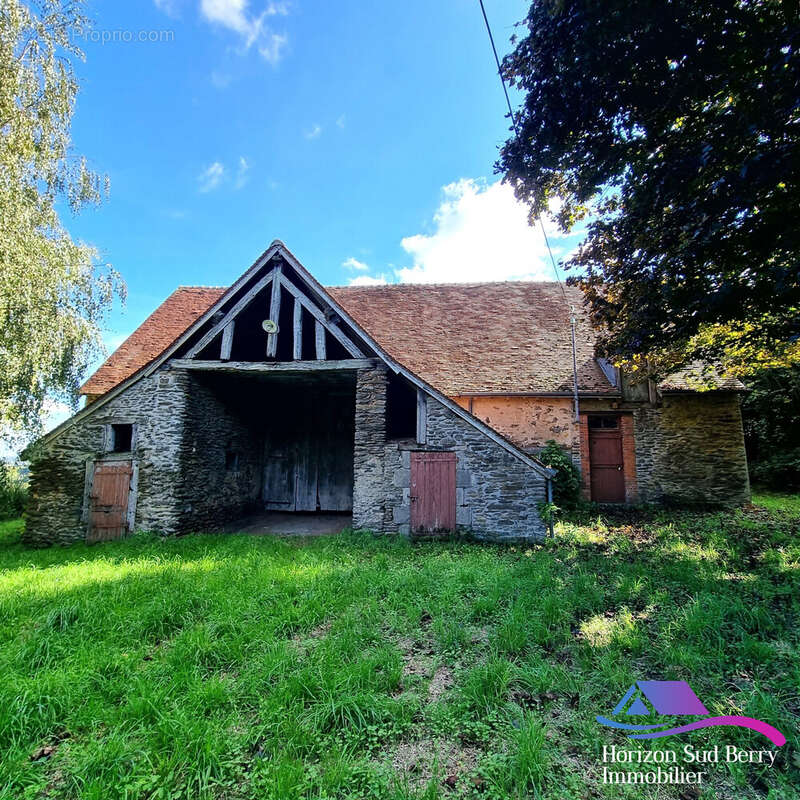 grange et dépendances - Maison à CROZON-SUR-VAUVRE