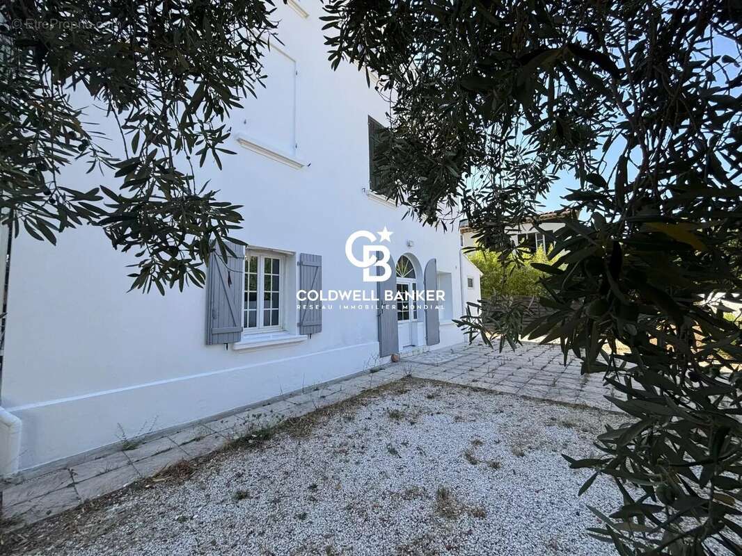 Appartement Rénové avec Grand Jardin Privatif et Piscinable - photo 5