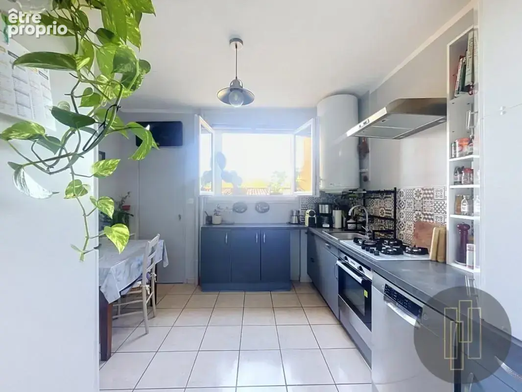 Gleizé - Haute Claire - T3 58.15 m² Carrez, garage et cave - photo 3