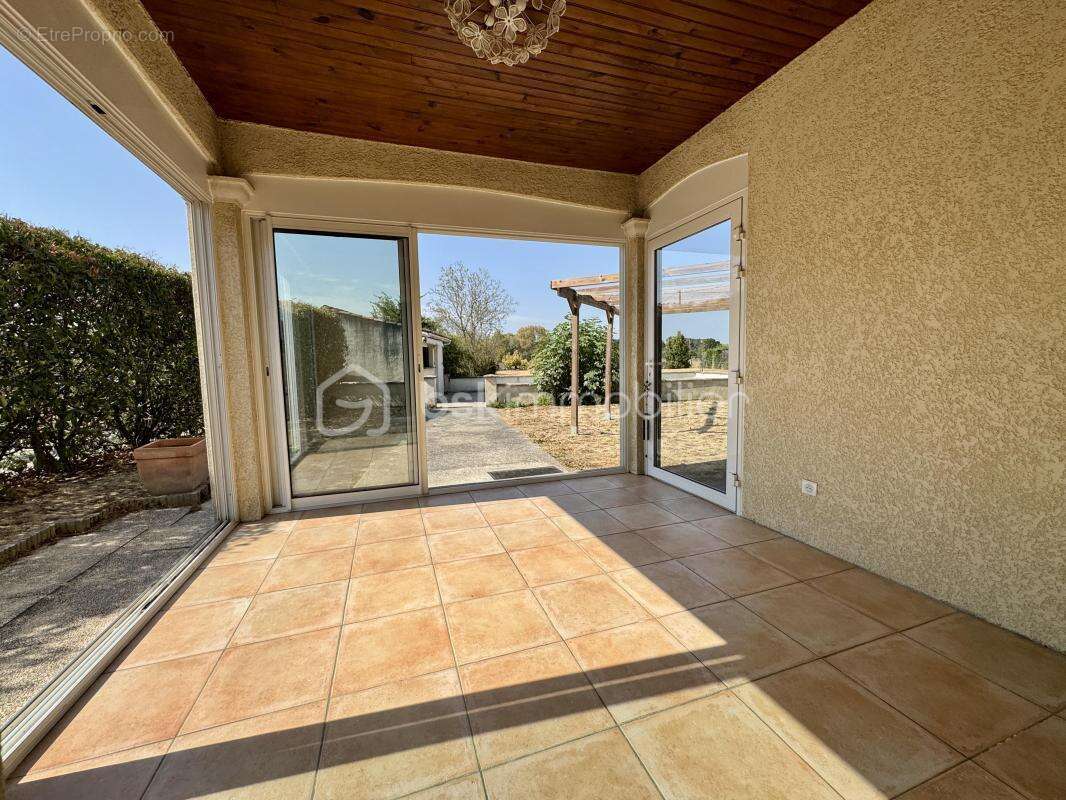 Plain-pied 3 chambres avec garage, piscine et grand terrain - photo 13
