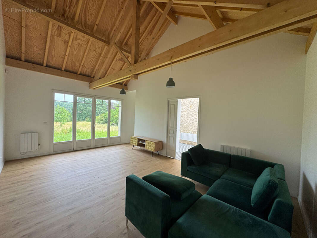 Maison à LES MESNULS