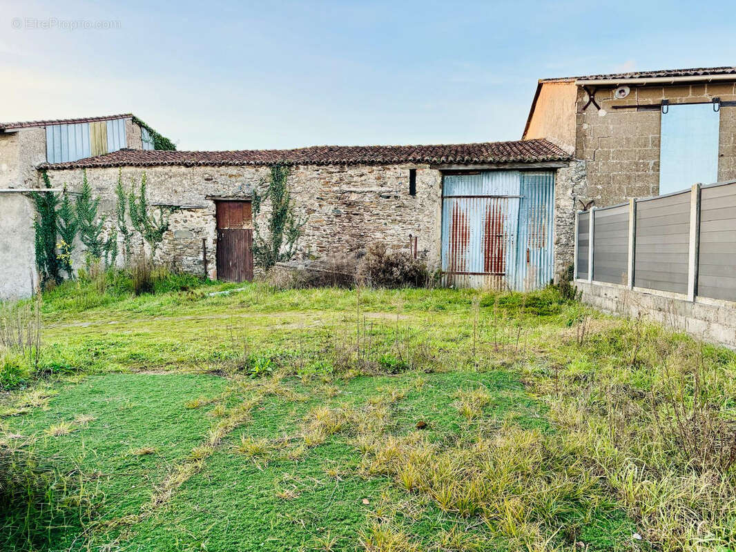 Maison à SAINT-JULIEN-DE-CONCELLES