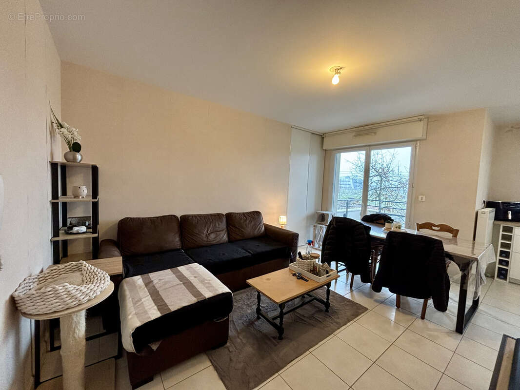 Appartement à AVRILLE
