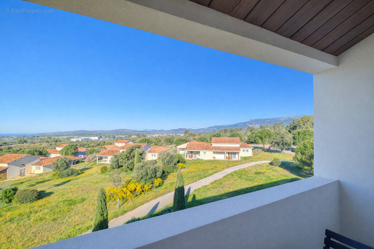 Appartement à SIGNES