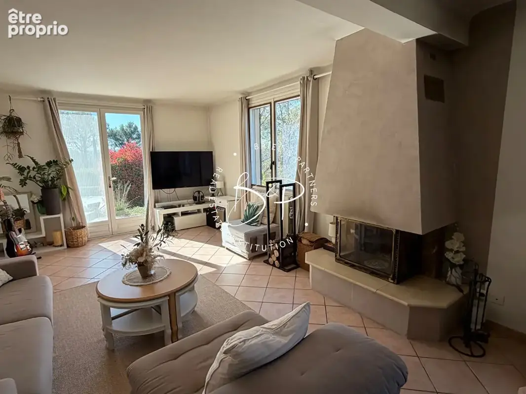 Villa de charme avec piscine et oliviers -sur terrain dominant. - photo 4
