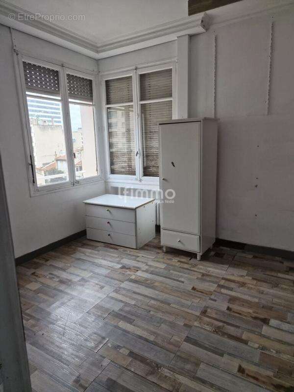 Appartement à MARSEILLE-4E